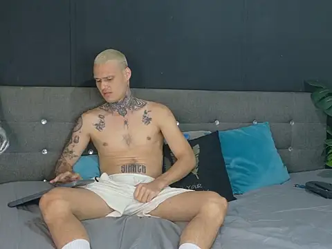 touching_the_sky Webcamshow