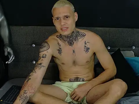 Show modela touching_the_sky na web-kameri