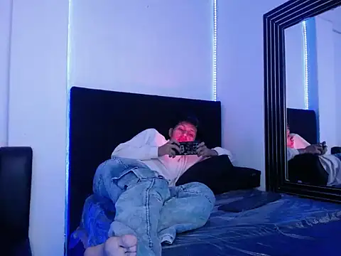 הופעת וובקאם של Crist_Angel
