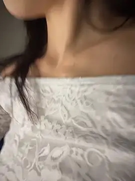CuteLilAngelXXX Show in webcam