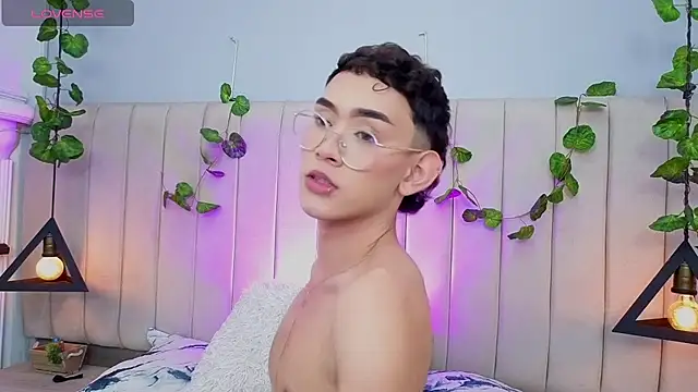 Вебкам-шоу velvetkai