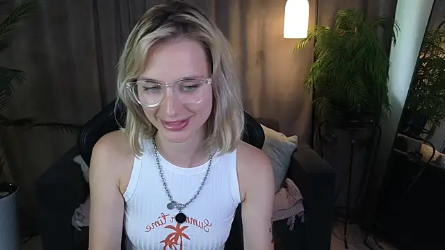 NoraMoreaun Webbikameraesitys