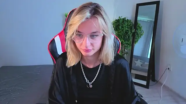 XXX chat uživo modela NoraMoreau