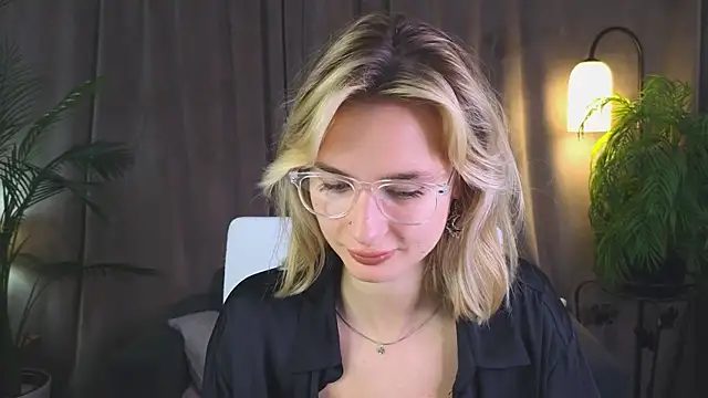 NoraMoreau live XXX chat