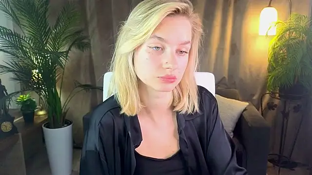 NoraMoreau's Live XXX Chat