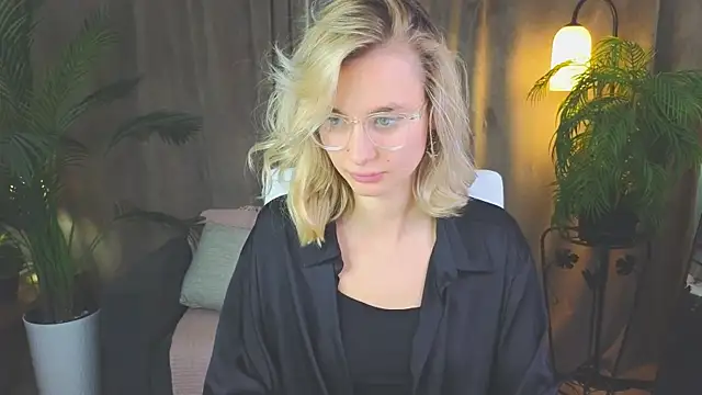 NoraMoreau Chat XXX live