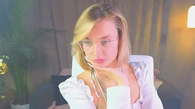 Chat +18 de NoraMoreau ao vivo