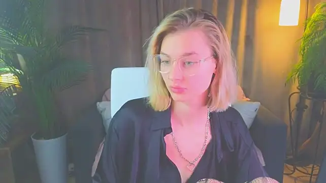 NoraMoreau Chat XXX in diretta