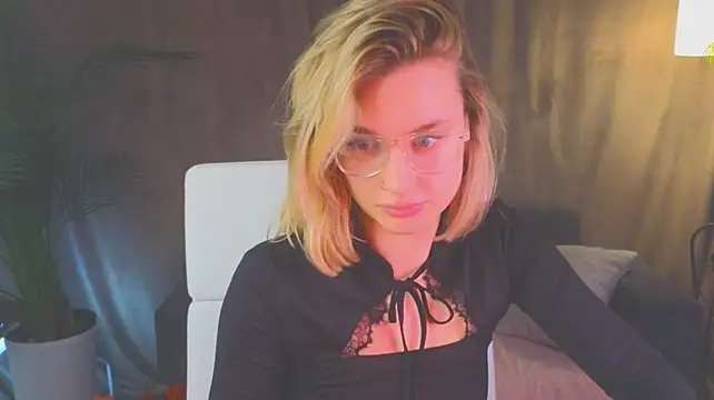 NoraMoreau's Webcam Show