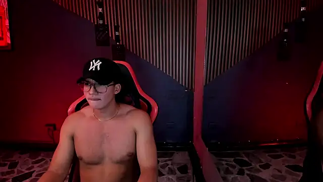 Axxel_Muscle's Webcam Show