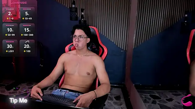Axxel_Musclen Webbikameraesitys