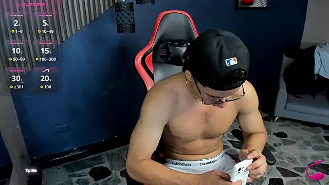 Axxel_Muscle Webcamshow