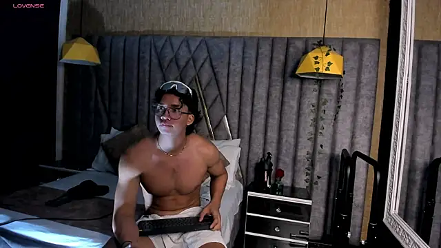 Axxel_Muscle Webcam show