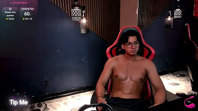 Axxel_Muscleのウェブカメラショー