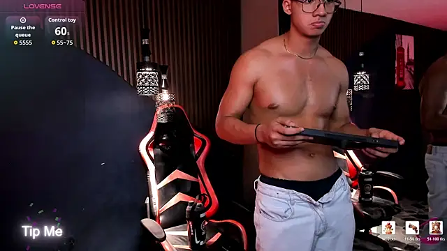 Axxel_Muscle Pertunjukan Webcam