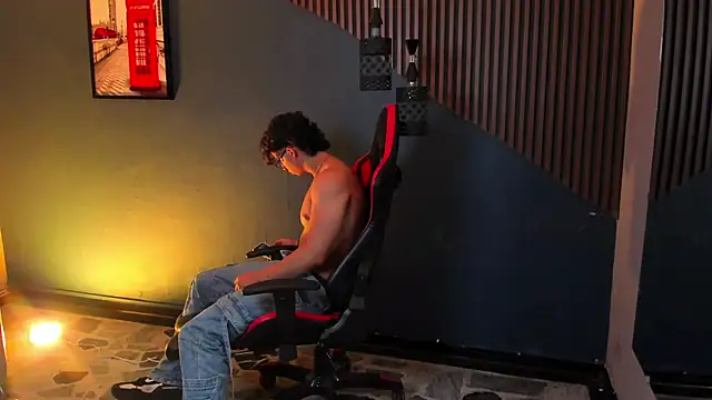 Axxel_Muscle élő XXX-chatje