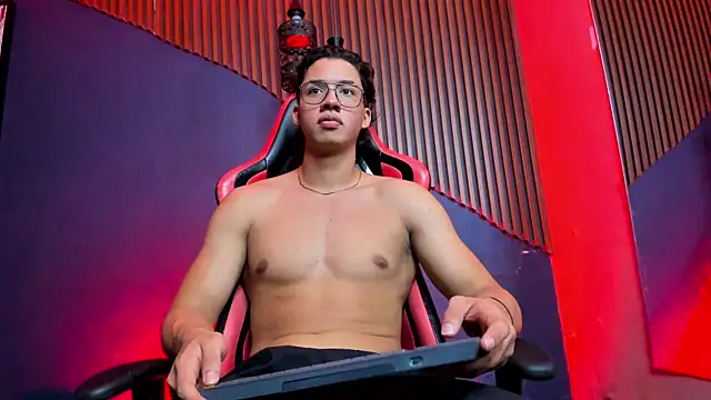 Axxel_Musclen Webbikameraesitys