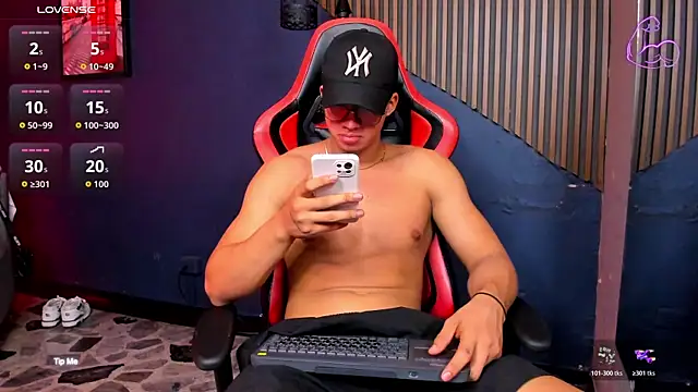 Axxel_Muscle Pertunjukan Webcam
