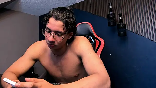 Axxel_Muscle Show Webcam