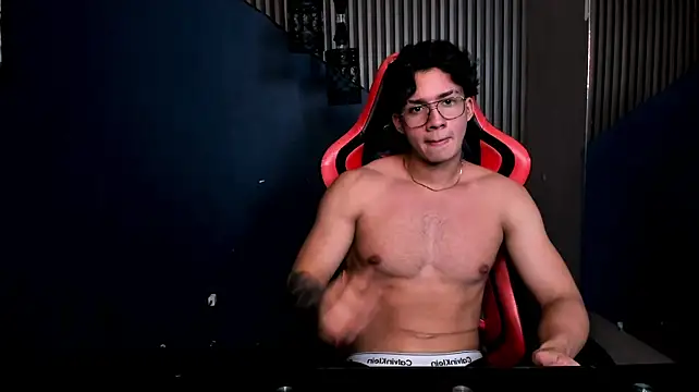 Axxel_Muscle Adlı Modelin Web Kamerası Şovu