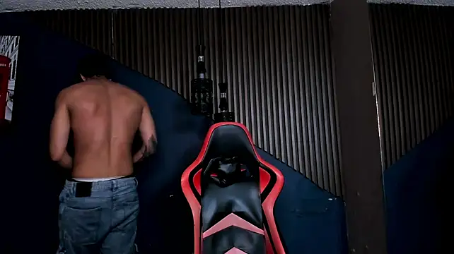 Axxel_Muscle Adlı Modelin Web Kamerası Şovu