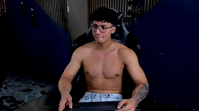 Axxel_Muscle Webcam Show