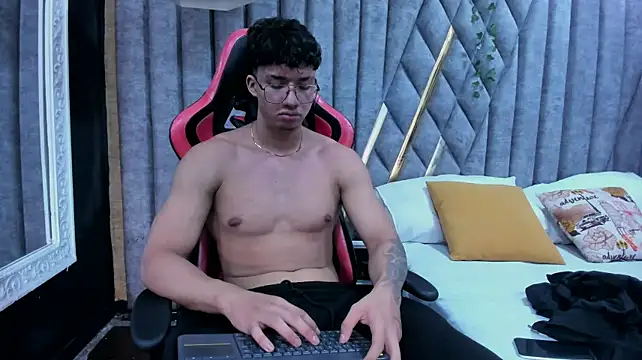 Axxel_Musclen Webbikameraesitys