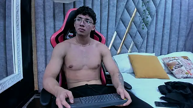 Axxel_Muscle Pertunjukan Webcam