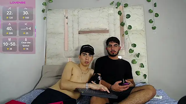 Michael_and_twinkk webcam show