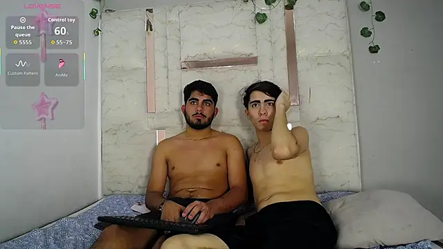 Michael_and_twinkk's Webcam Show