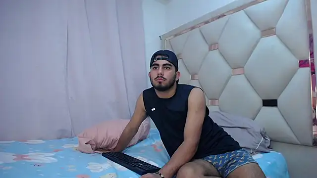 Michael_and_twinkk webcam show