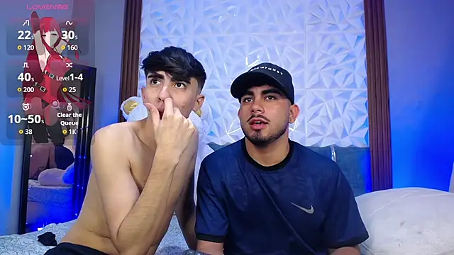 Michael_and_twinkk Show in webcam