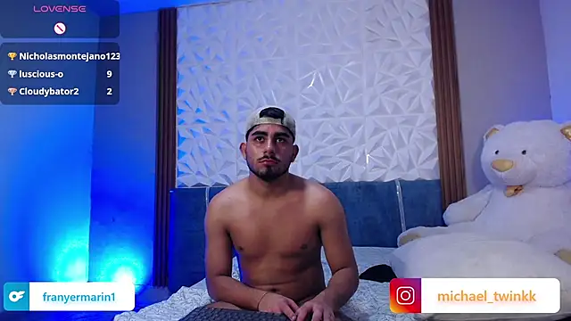 Michael_and_twinkk Show Webcam