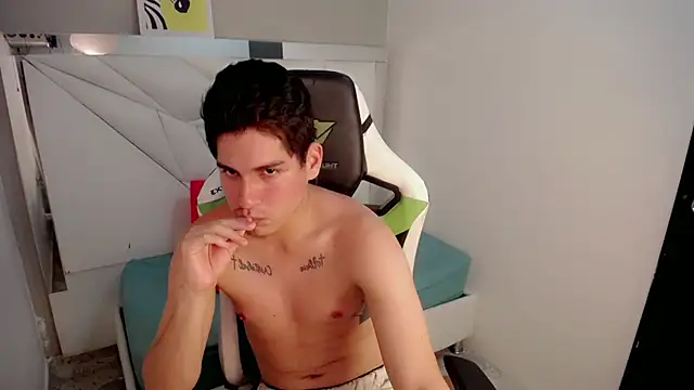 Pokazy przed kamerką – bby_cashh