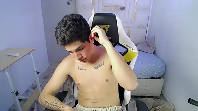 bby_cashh webkamerás műsora
