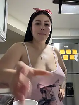 itsLucia_'s Live XXX Chat