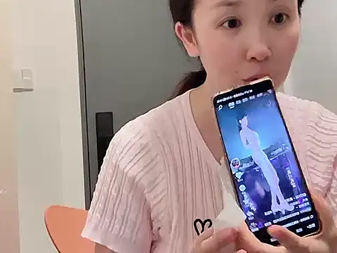 Ruby-13's Webcam Show