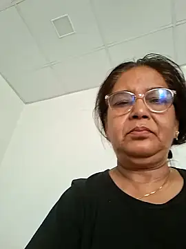 Priya-696's Webcam Show