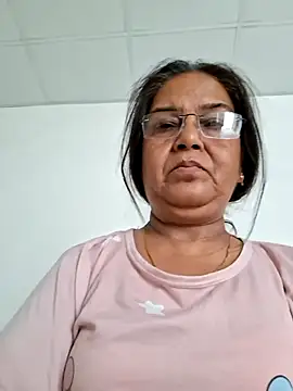 Priya-696's Webcam Show