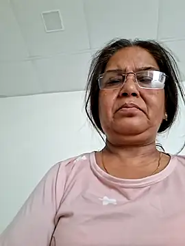 Priya-696's Webcam Show