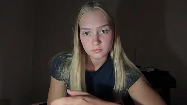 blondegirl2026 网络视讯表演