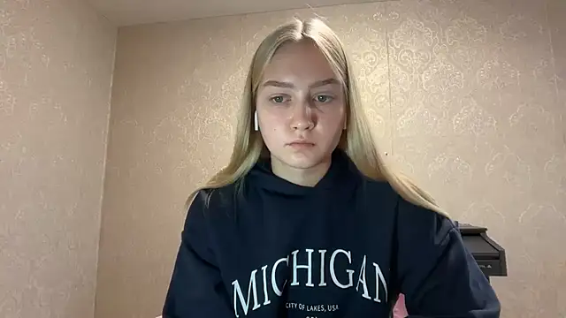 blondegirl2026 XXX чат на живо