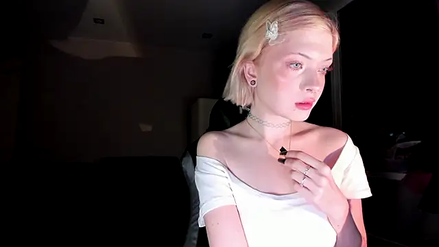 Chatroom XXX en direct de AnnaLucasShow