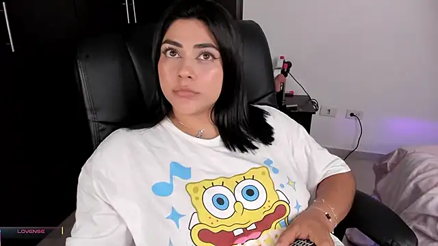lucy2606 Show Webcam