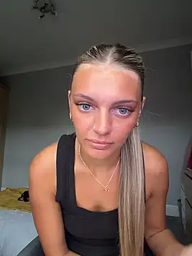 IndiaHughesUkxn Webbikameraesitys
