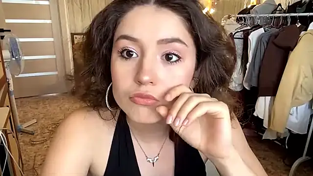 XXX chat uživo modela CrispyVeil