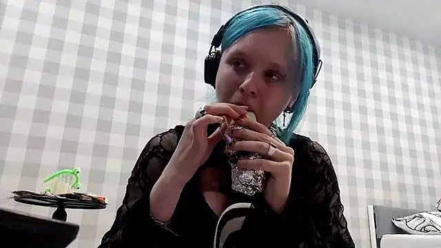 Show modela ZolaCoonradt na web-kameri