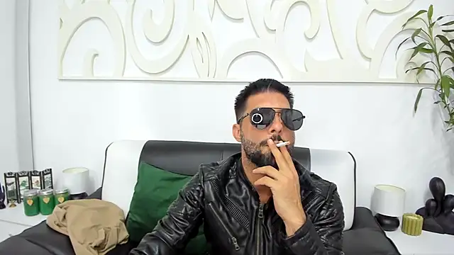 Show modela TommyDum na web-kameri