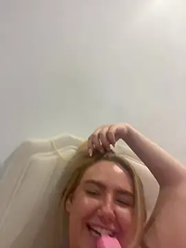 MaddyCherryX Webcam Show