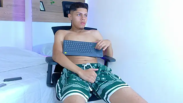Show modela EthanCarter__ na web-kameri